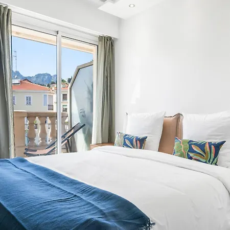 Queen Garden Iii, élégant 2 Pièces Au Coeur Du Centre Ville, Vue Latérale Mer, Ac Appartement