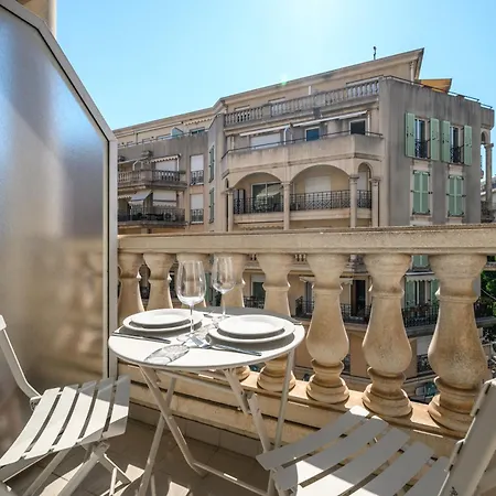 Appartement Queen Garden Iii, élégant 2 Pièces Au Coeur Du Centre Ville, Vue Latérale Mer, Ac